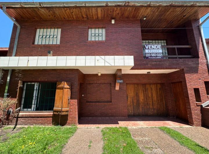 Casa · 250m² · 4 Dormitorios · 2 Cocheras