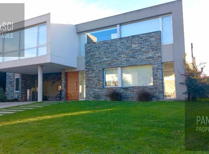 Casa · 756m² · 4 Ambientes