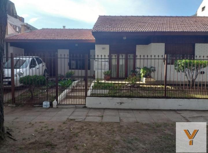 Casa · 170m² · 5 Ambientes · 2 Cocheras