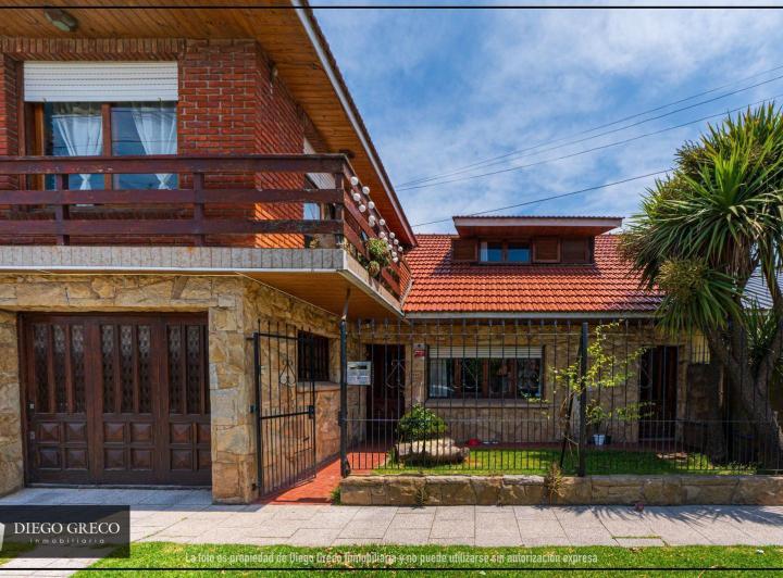 Casa · 233m² · 5 Ambientes · 1 Cochera
