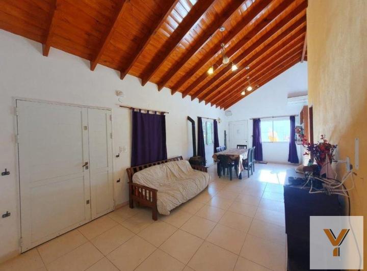 Casa · 144m² · 6 Ambientes · 2 Cocheras