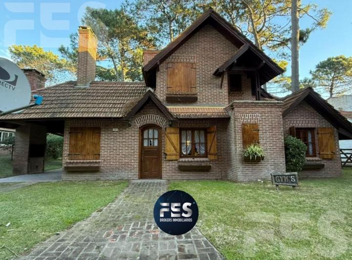 Casa · 100m² · 4 Ambientes · 1 Cochera