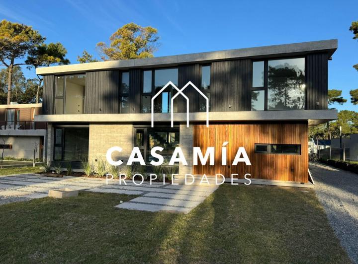 Casa · 236m² · 4 Dormitorios