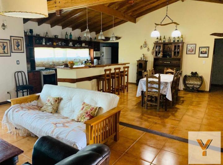 Casa · 140m² · 5 Ambientes · 1 Cochera