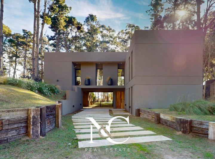 Casa · 201m² · 5 Ambientes · 1 Cochera