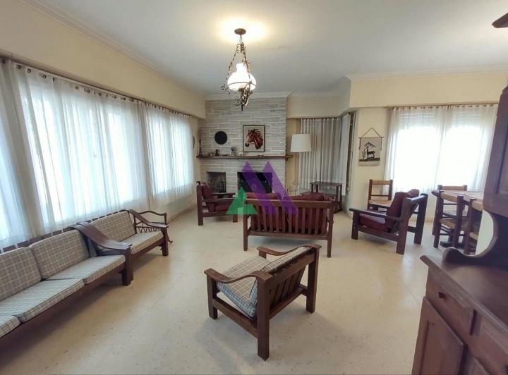 Casa · 172m² · 5 Ambientes · 1 Cochera