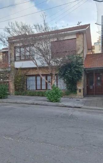 Casa · 150m² · 5 Ambientes · 2 Cocheras