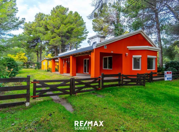 Casa · 98m² · 2 Ambientes · 3 Cocheras