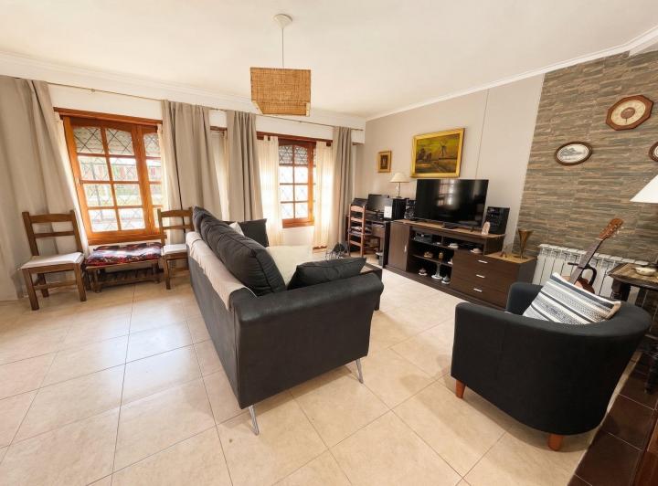 Casa · 96m² · 3 Ambientes · 2 Cocheras