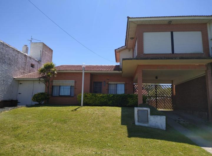Casa · 196m² · 4 Ambientes · 2 Cocheras