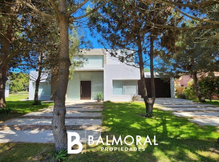 Casa · 280m² · 4 Ambientes