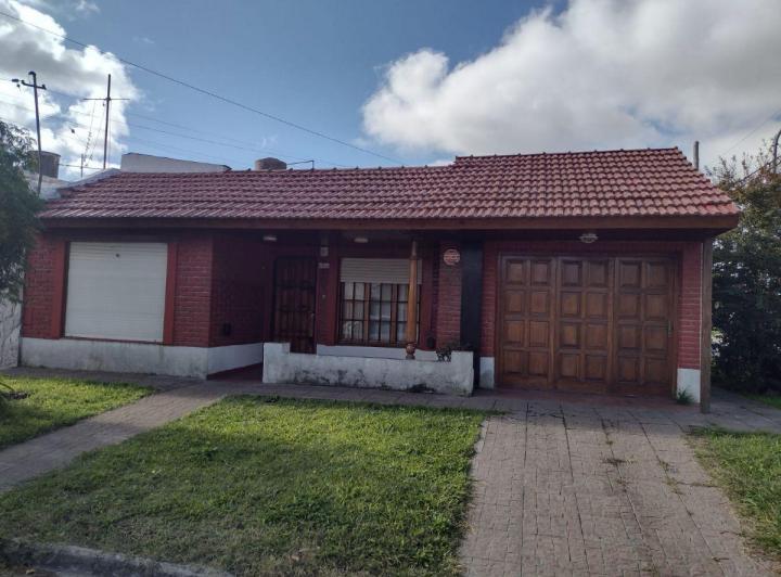 Casa · 100m² · 4 Ambientes · 1 Cochera