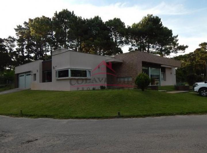 Casa · 310m² · 11 Ambientes · 4 Cocheras