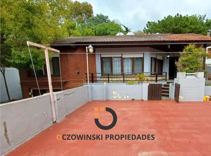 Casa · 274m² · 5 Dormitorios · 1 Cochera
