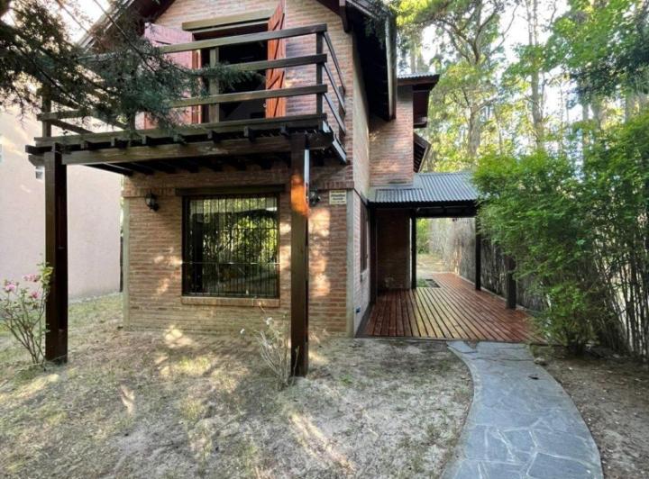 Casa · 79m² · 3 Ambientes · 2 Cocheras