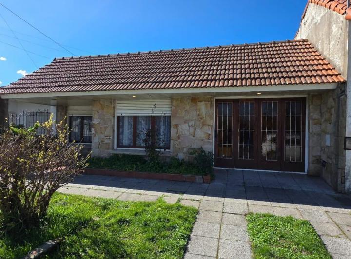 Casa · 250m² · 5 Ambientes · 1 Cochera
