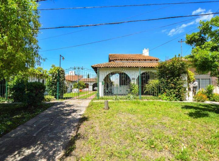 Casa · 260m² · 4 Ambientes · 1 Cochera