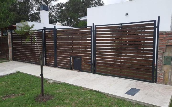 Casa · 110m² · 2 Ambientes · 2 Cocheras