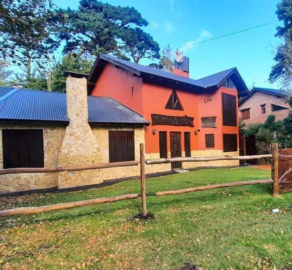 Casa · 204m² · 4 Ambientes · 1 Cochera