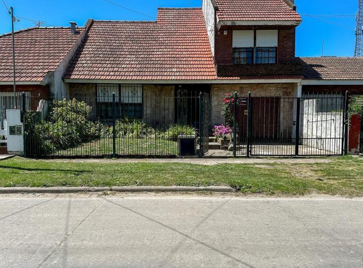 Casa · 180m² · 5 Ambientes · 1 Cochera