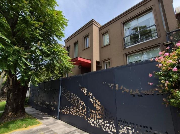 Casa · 420m² · 5 Ambientes · 2 Cocheras
