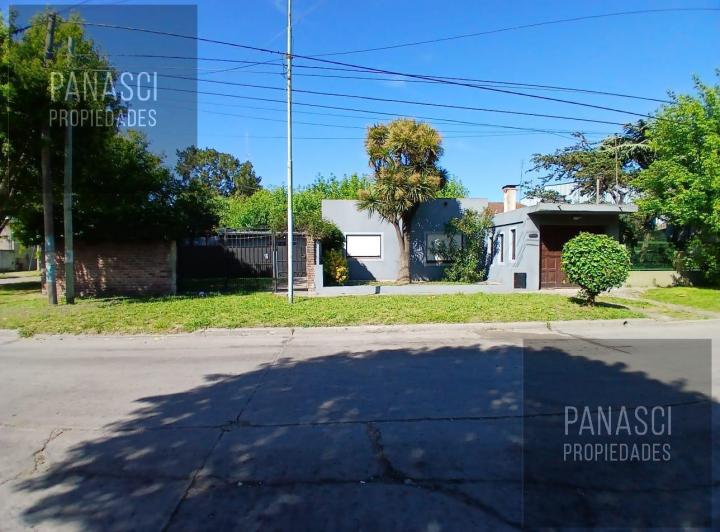 Casa · 232m² · 4 Ambientes · 3 Cocheras