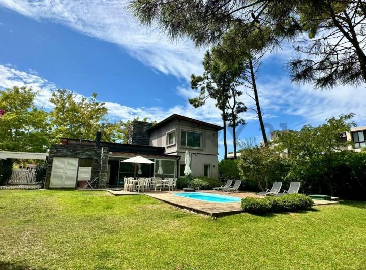 Casa · 189m² · 5 Ambientes · 1 Cochera