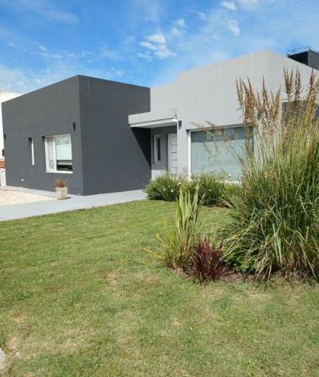 Casa · 600m² · 4 Ambientes · 1 Cochera