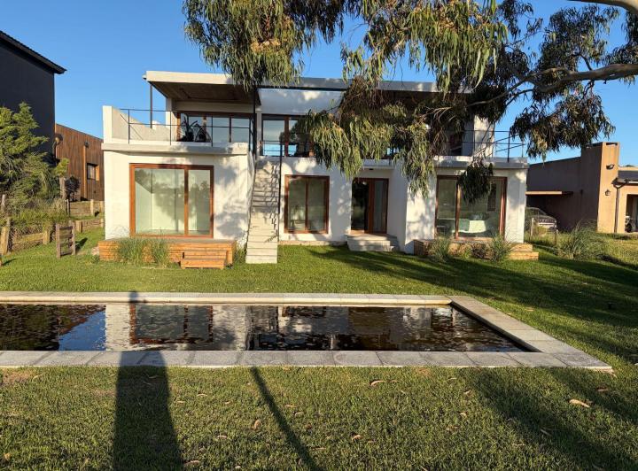 Casa · 270m² · 5 Dormitorios