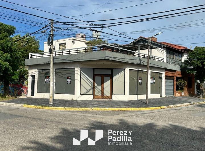 Casa · 240m² · 3 Ambientes · 1 Cochera