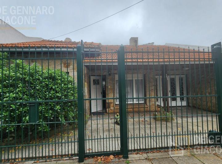 Casa · 383m² · 4 Ambientes · 1 Cochera