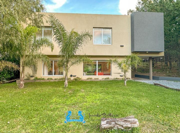 Casa · 180m² · 5 Ambientes · 1 Cochera