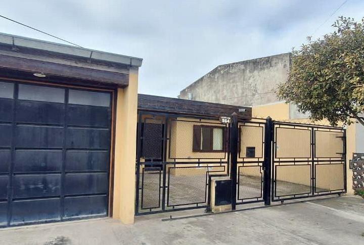 Casa · 130m² · 4 Ambientes · 1 Cochera
