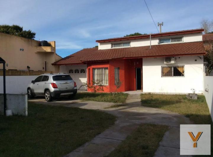 Casa · 240m² · 5 Ambientes · 1 Cochera