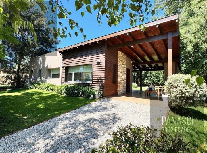 Casa · 120m² · 4 Ambientes · 2 Cocheras