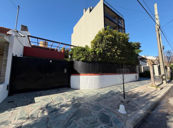 Casa · 200m² · 5 Ambientes