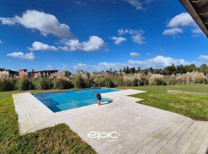 Casa · 290m² · 4 Ambientes · 1 Cochera
