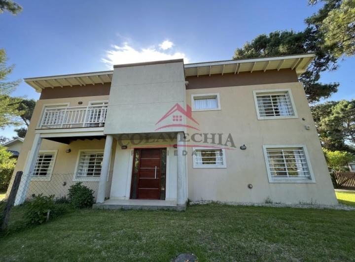 Casa · 170m² · 7 Ambientes · 2 Cocheras