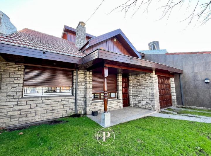 Casa · 180m² · 5 Ambientes · 1 Cochera