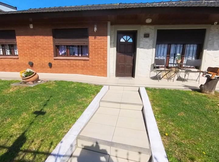 Casa · 170m² · 4 Ambientes · 4 Cocheras