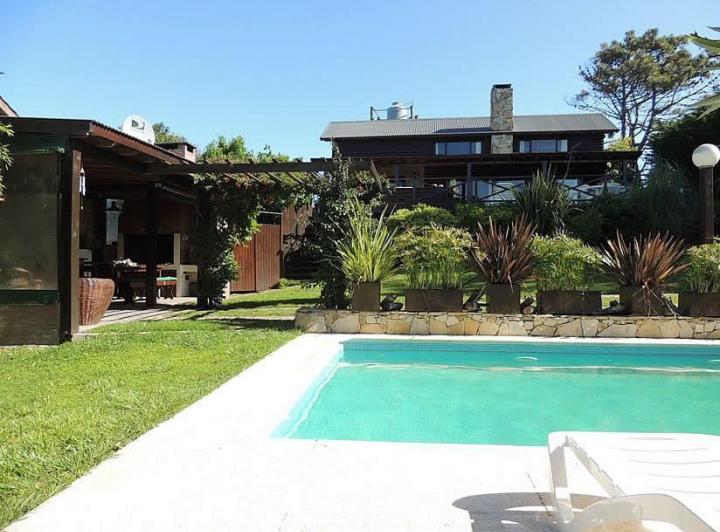 Casa · 190m² · 7 Ambientes · 3 Cocheras