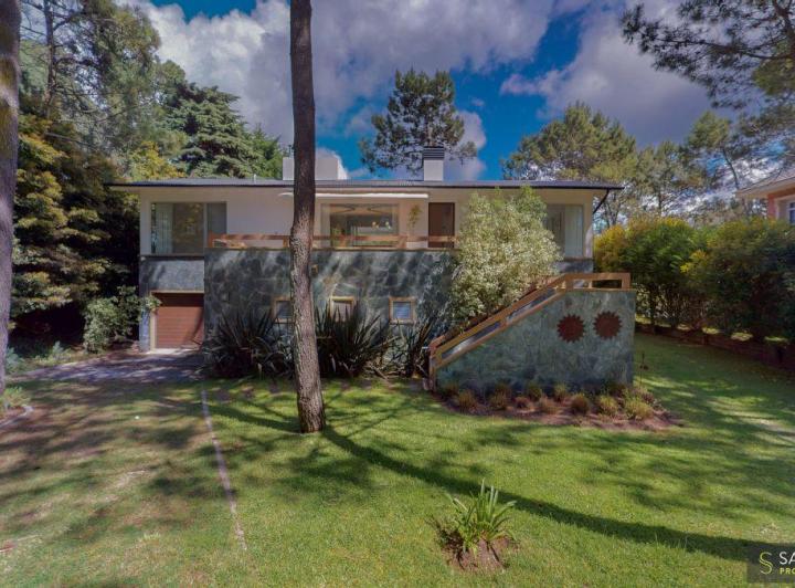 Casa · 295m² · 5 Ambientes · 1 Cochera