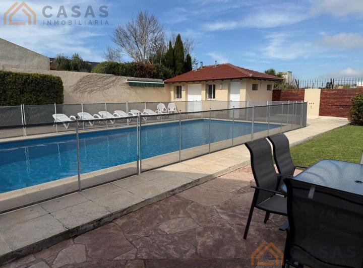 Casa · 424m² · 2 Ambientes · 2 Cocheras
