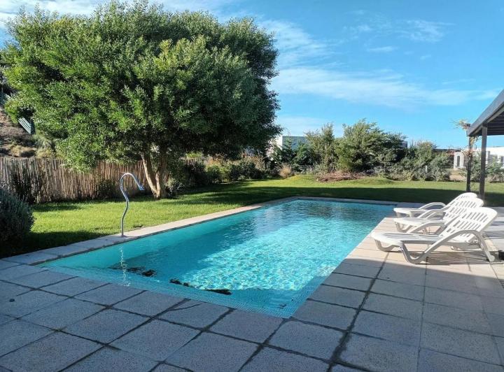 Casa · 200m² · 5 Ambientes · 3 Cocheras