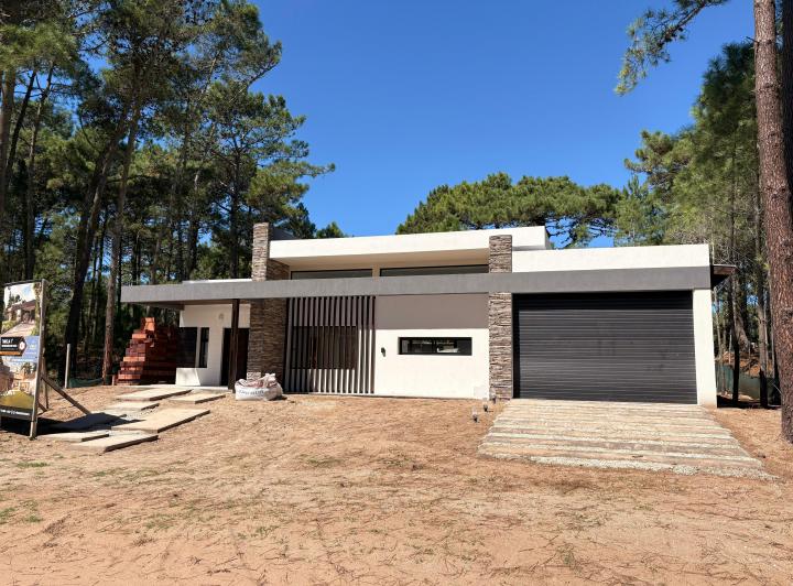 Casa · 195m² · 6 Ambientes · 1 Cochera