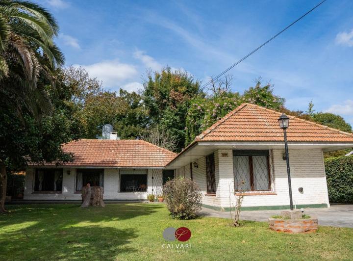 Casa · 230m² · 4 Ambientes