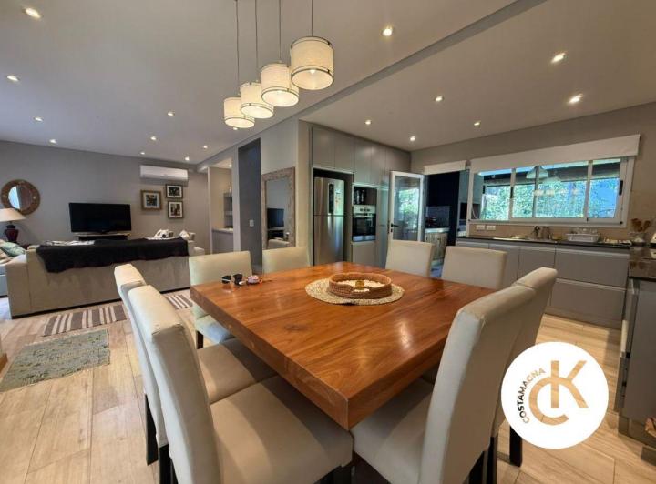 Casa · 145m² · 4 Ambientes · 1 Cochera