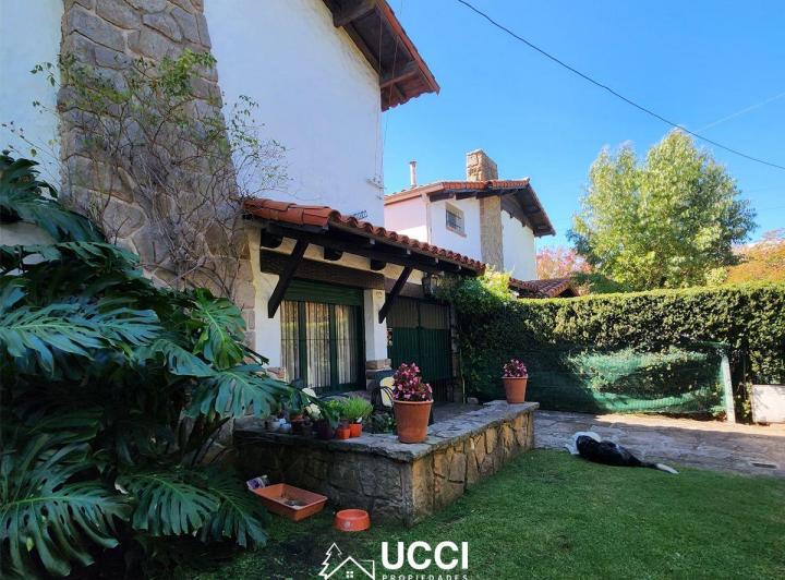 Casa · 100m² · 3 Ambientes · 1 Cochera