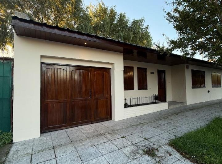 Casa · 130m² · 4 Ambientes · 1 Cochera