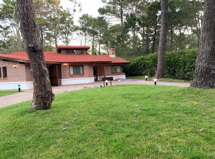 Casa · 2000m² · 4 Ambientes